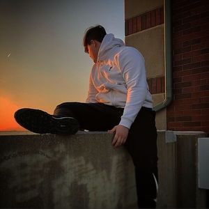 Meet your Posher, Adam